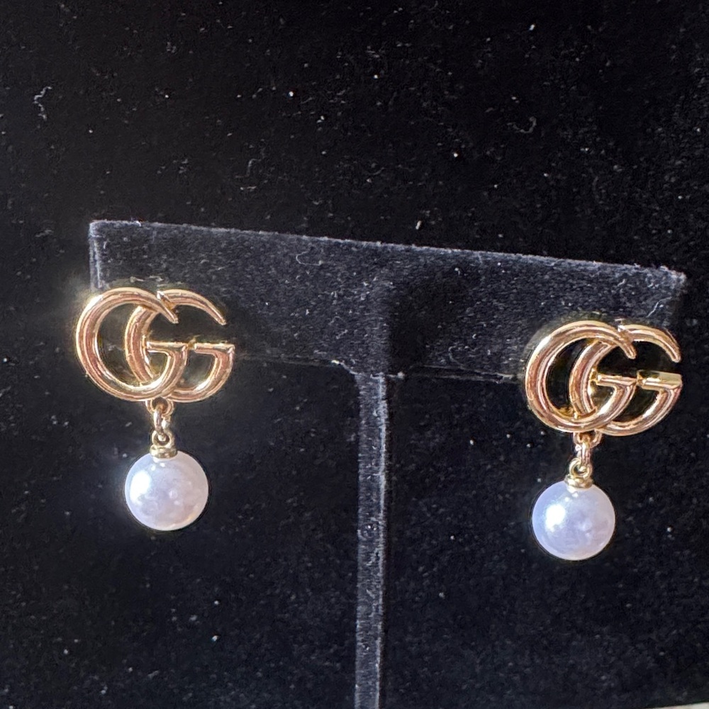 Gucci Gold tone Double G Earrings with White flex Pearl Drops - Picture 2 of 4